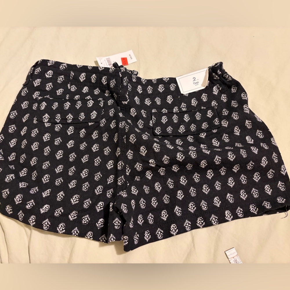 GAP Black and White Flowered Pattern Shorts